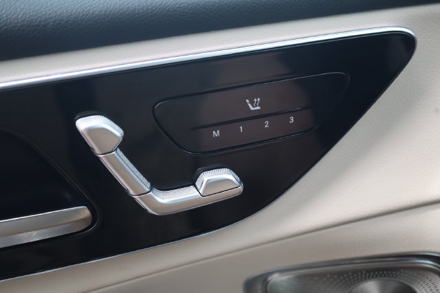Used 2025 Mercedes-Benz GLC 300 image 18