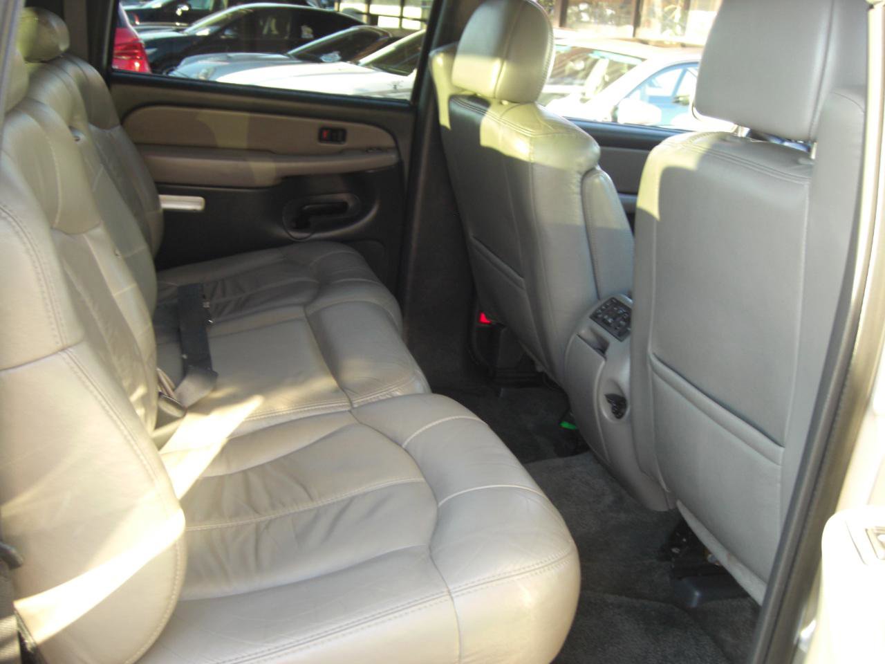 Used 2002 Chevrolet Suburban LT image 13