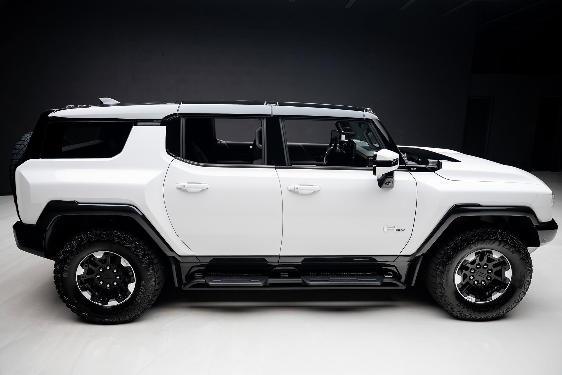 Used 2024 GMC Hummer EV 2X w/ Extreme Off-Road Package image 35