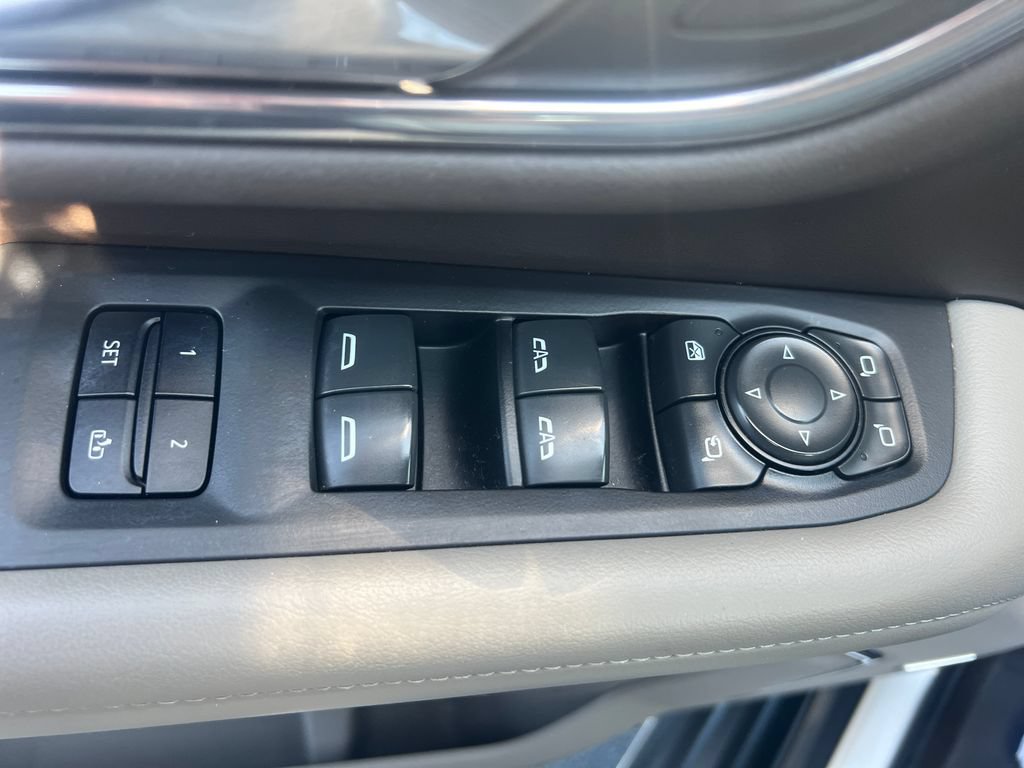 Used 2022 Chevrolet Suburban LT w/ Luxury Package AWD/4WD image 13