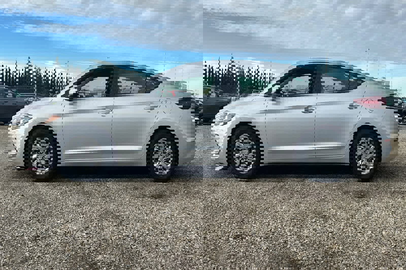 Used 2017 Hyundai Elantra SE image 6