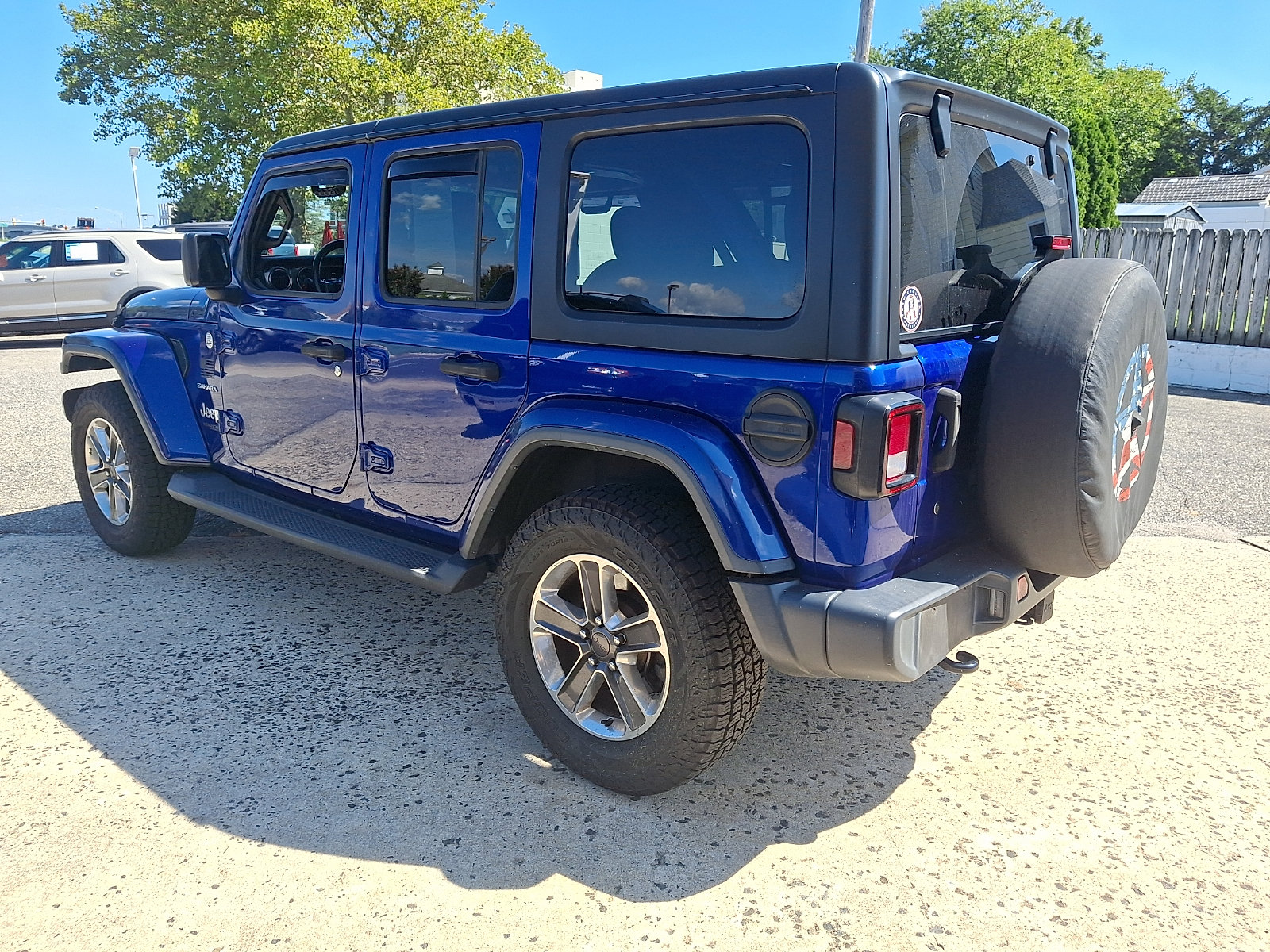Used 2018 Jeep Wrangler Unlimited Sahara AWD/4WD image 4