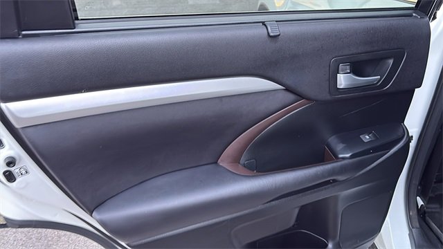 Used 2016 Toyota Highlander XLE image 27