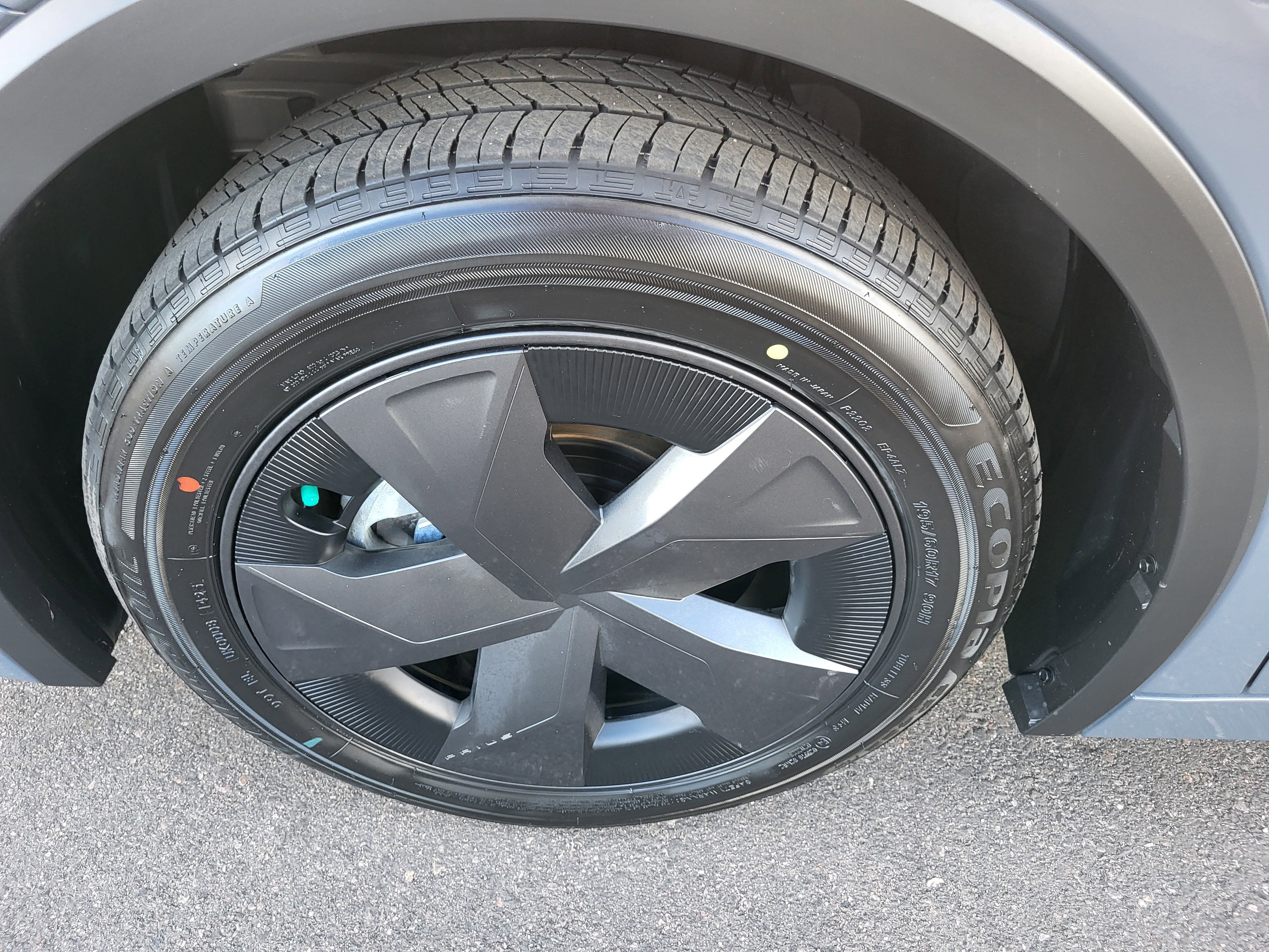 Used 2025 Toyota Prius LE image 16