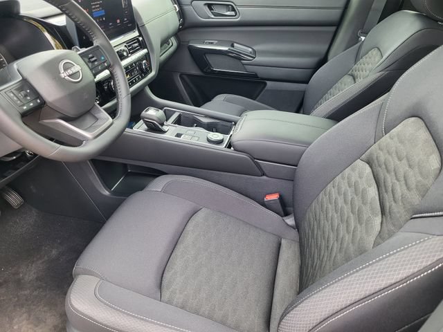 New 2026 Nissan Pathfinder SV w/ SV Premium Package AWD/4WD image 13