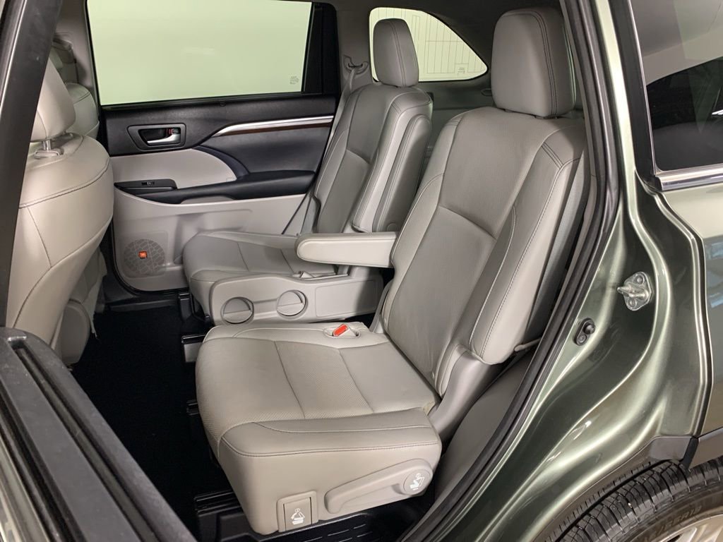 Used 2015 Toyota Highlander Limited image 36