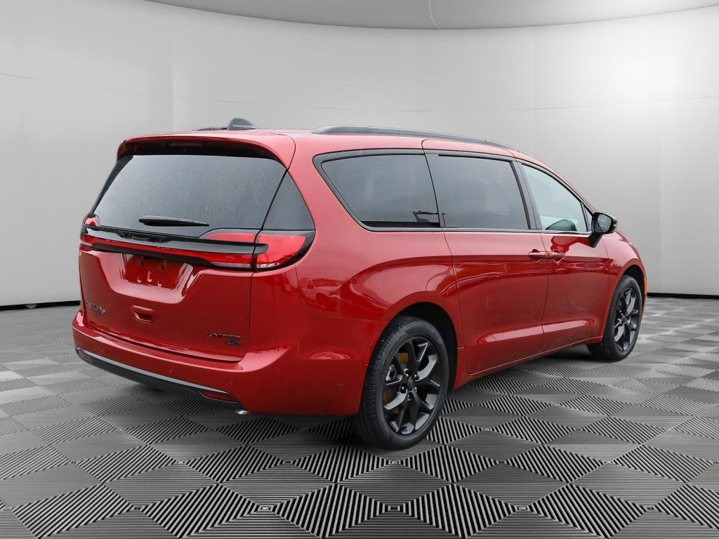 New 2027 Chrysler Pacifica Limited w/ S Appearance Package AWD/4WD image 7