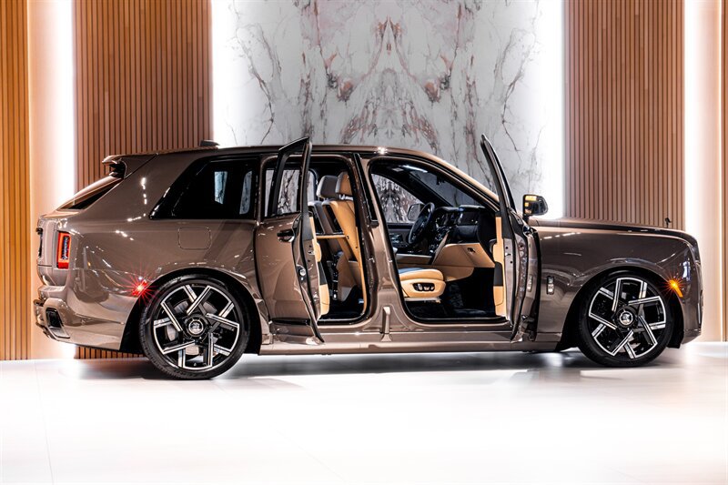 Used 2027 Rolls-Royce Cullinan Black Badge AWD/4WD image 3