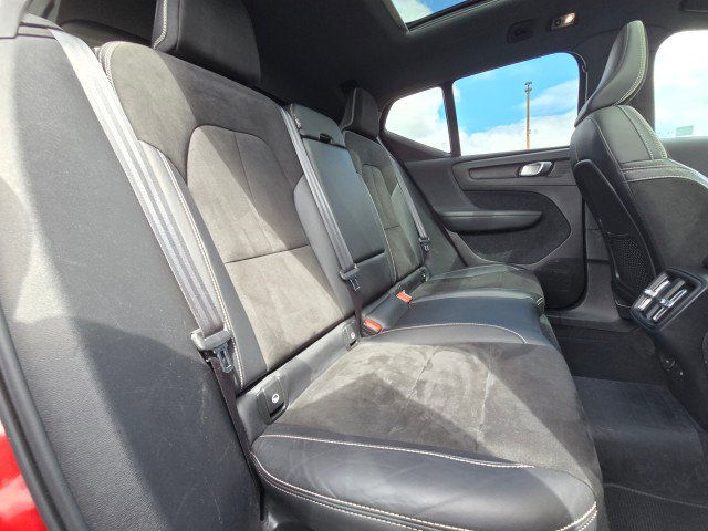 Used 2021 Volvo XC40 T5 R-Design image 15