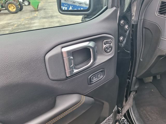 Used 2025 Jeep Wrangler Unlimited Sahara AWD/4WD image 17