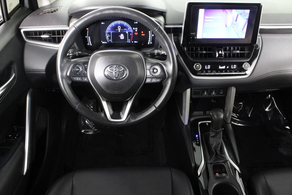 Used 2024 Toyota Corolla Cross XLE FWD image 6