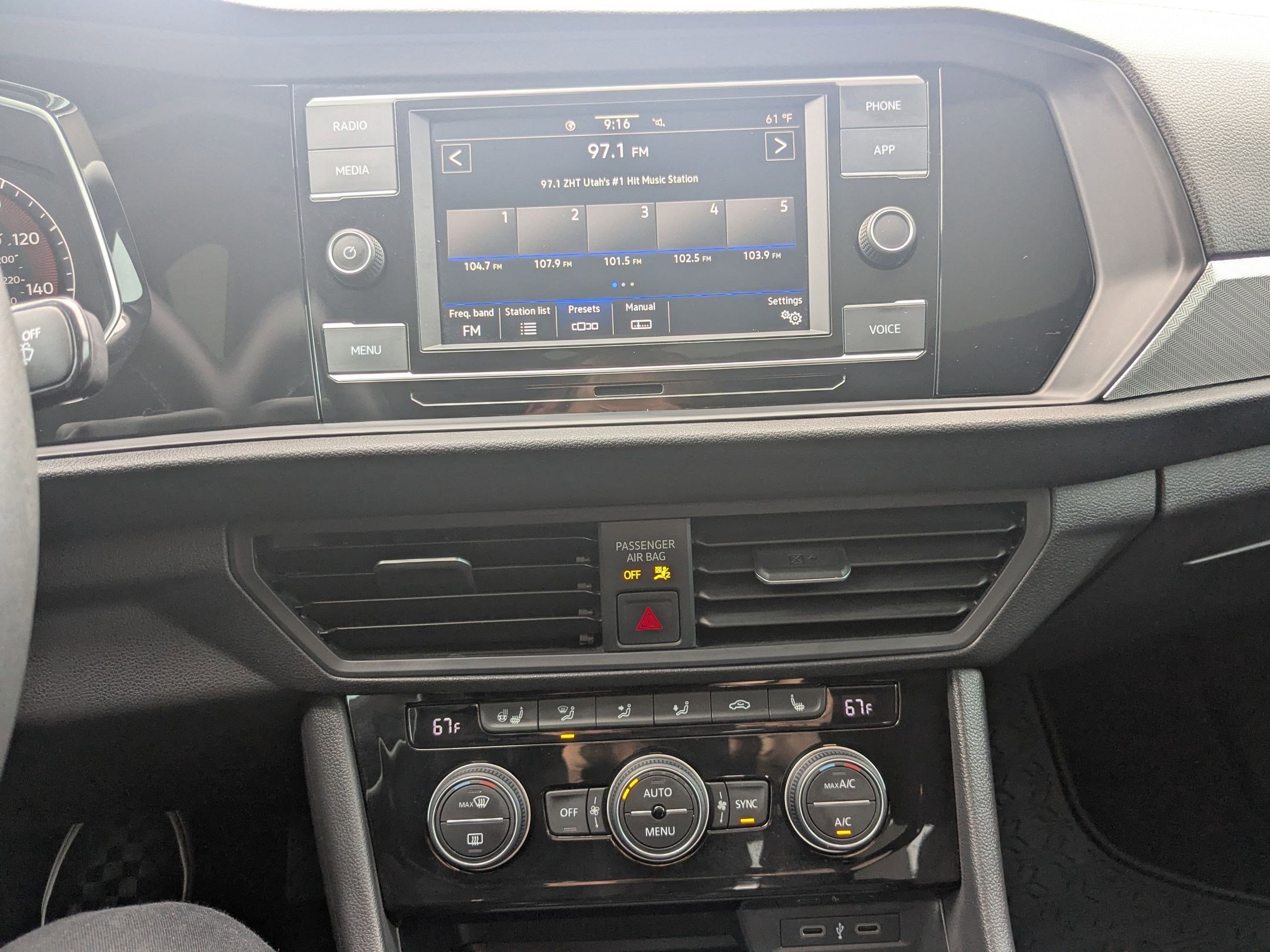 Used 2020 Volkswagen Jetta SE w/ SE Cold Weather Package image 25