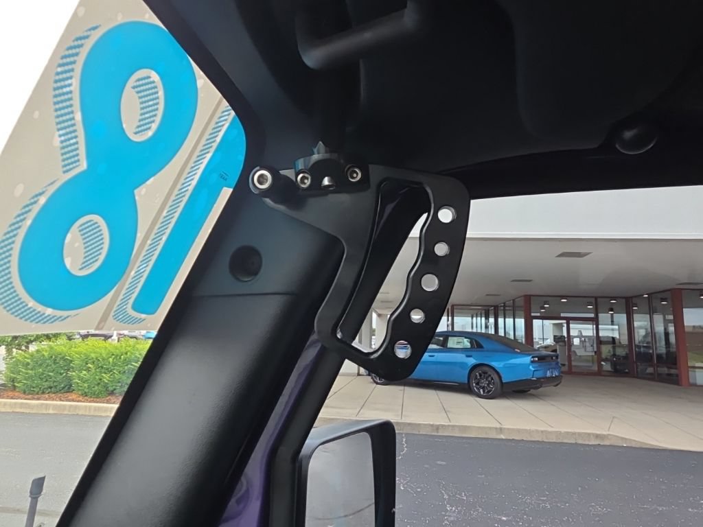 Used 2018 Jeep Wrangler Unlimited Sport w/ Connectivity Group AWD/4WD image 38