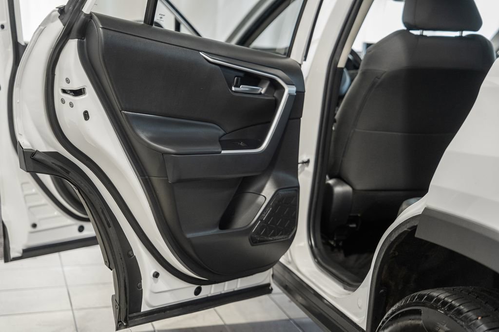 Used 2025 Toyota RAV4 XLE image 32