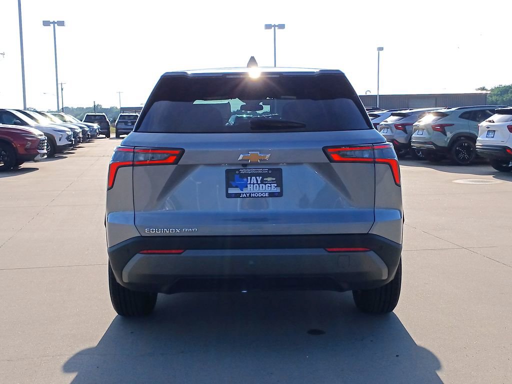 Used 2026 Chevrolet Equinox LT AWD/4WD image 7