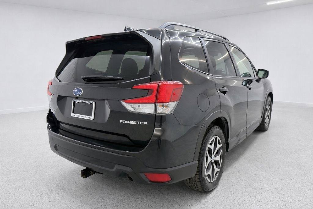 Used 2019 Subaru Forester Premium w/ All-Weather Package AWD/4WD image 3