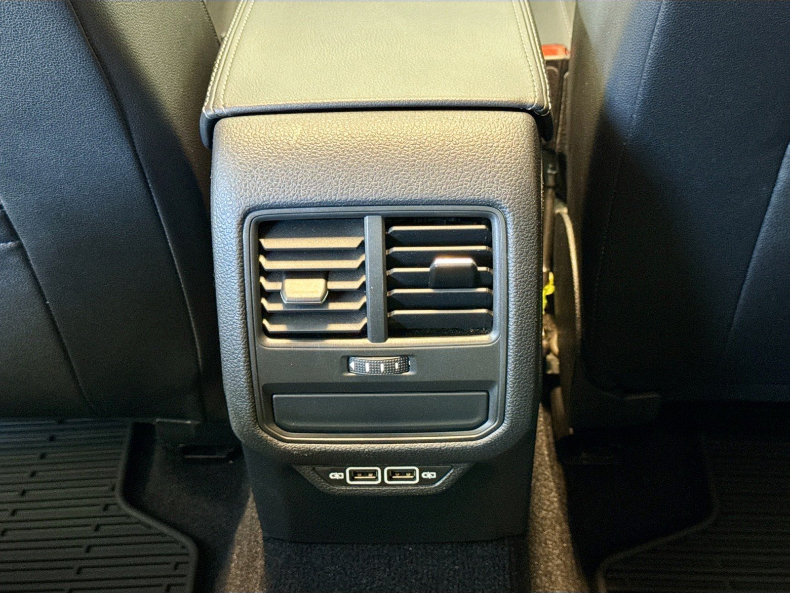 Used 2021 Volkswagen Passat 2.0T SE w/ Luggage Net & Mats Package FWD image 23