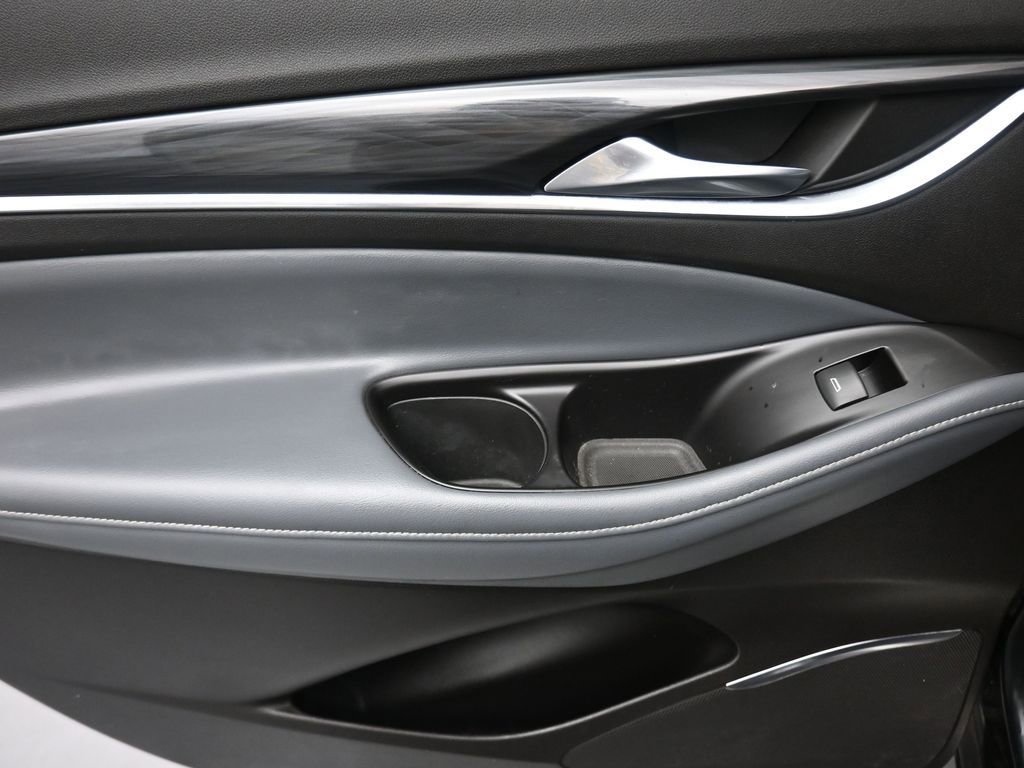 Used 2018 Buick Enclave Essence AWD/4WD image 31