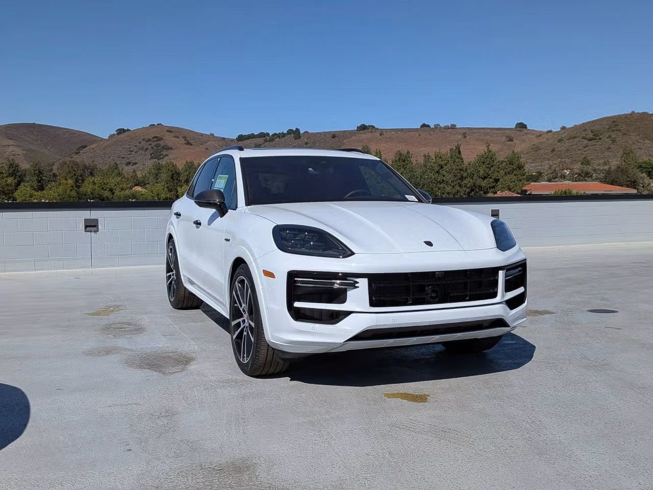 Certified 2025 Porsche Cayenne Turbo AWD/4WD image 9