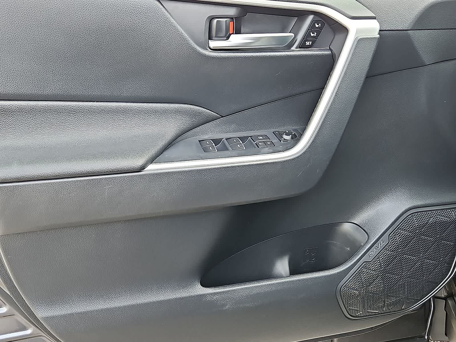 Used 2019 Toyota RAV4 XLE Premium w/ Cold Weather Package AWD/4WD image 28