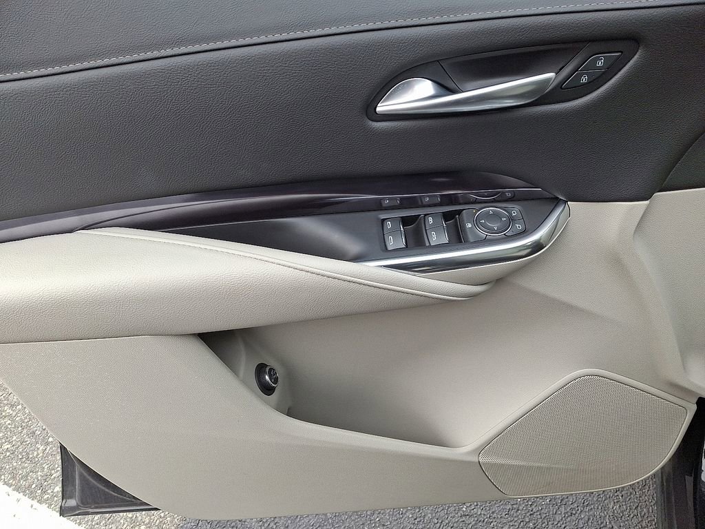 Certified 2022 Cadillac XT4 Luxury w/ Cold Weather Package image 13