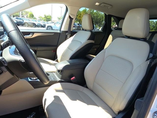 Used 2021 Ford Escape Titanium FWD image 4