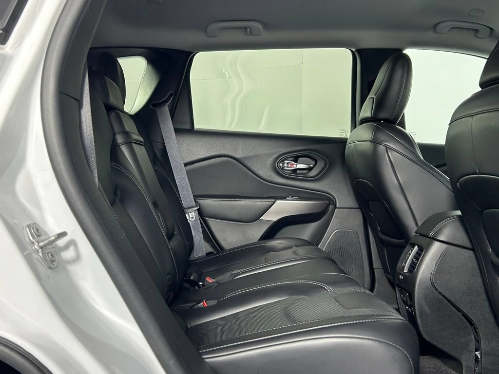 Used 2019 Jeep Cherokee Limited AWD/4WD image 13