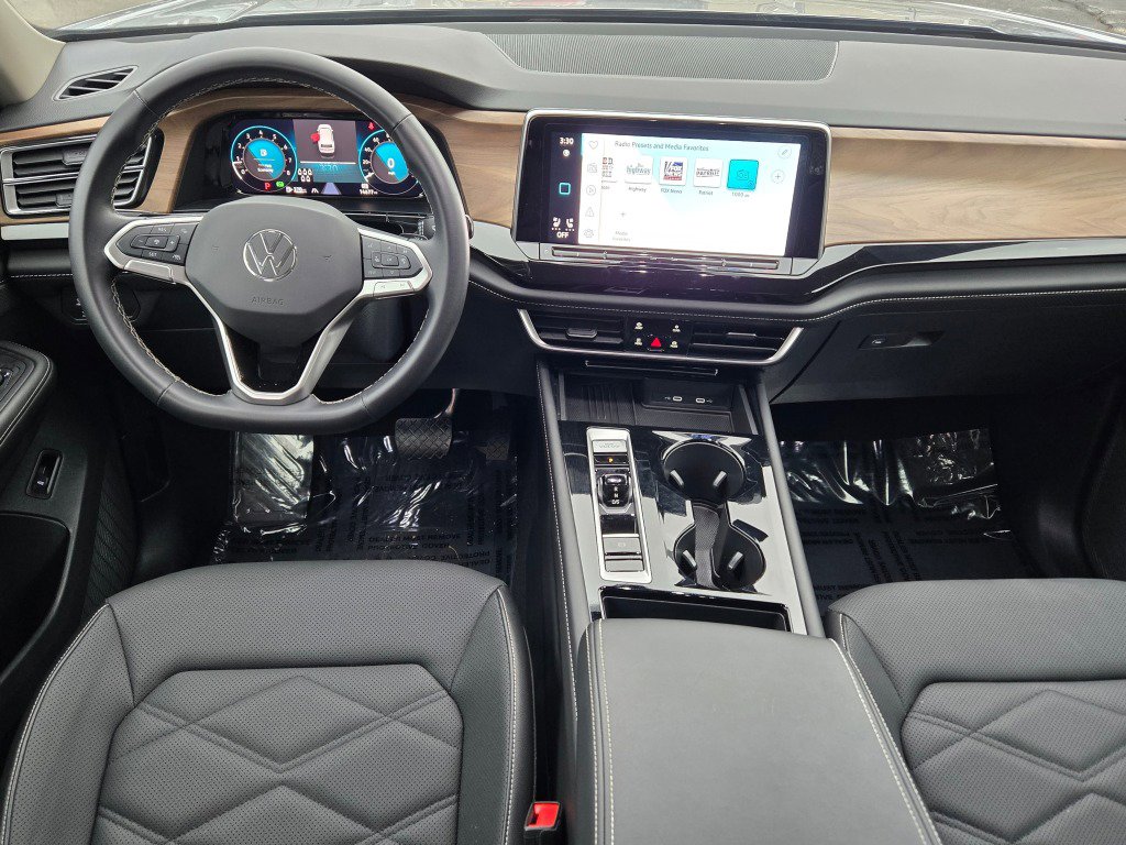 Used 2025 Volkswagen Atlas SE image 21
