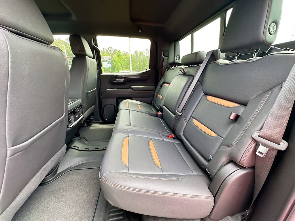Used 2023 GMC Sierra 1500 AT4 w/ AT4 Premium Package AWD/4WD image 4