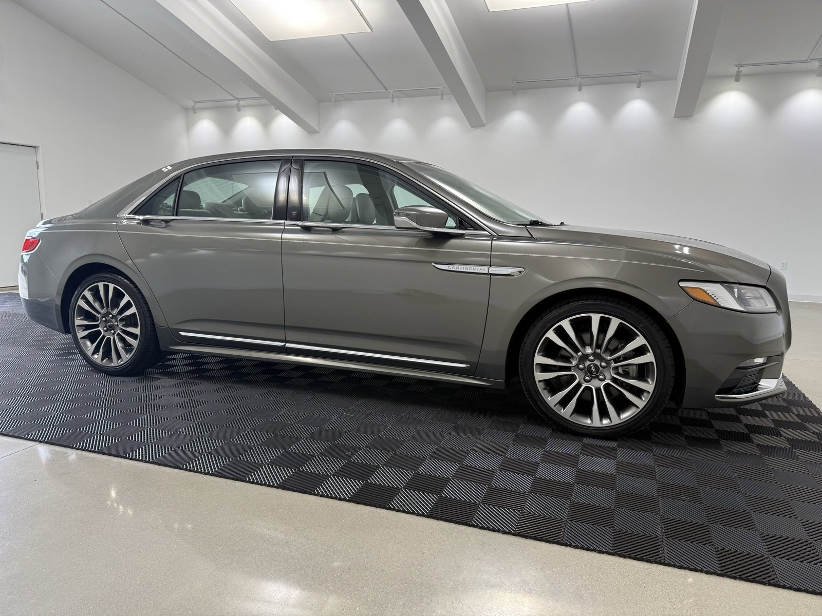 Used 2017 Lincoln Continental Select