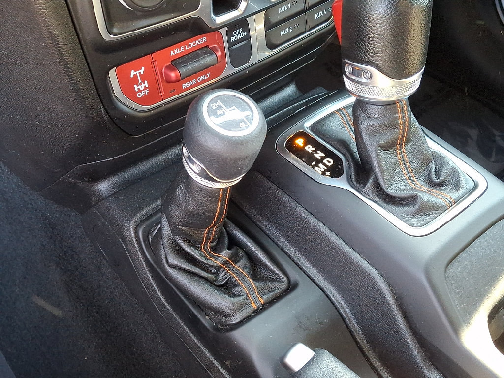 Used 2022 Jeep Gladiator Mojave w/ Cold Weather Group AWD/4WD image 16