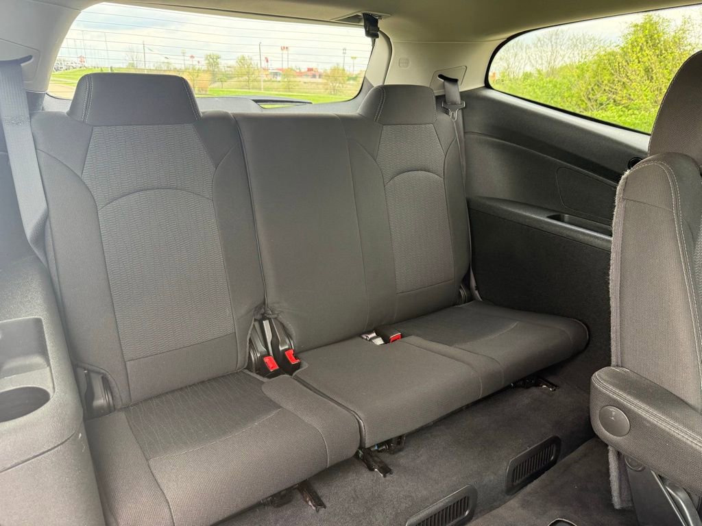 Used 2017 Chevrolet Traverse LT w/ Style and Technology Package image 17