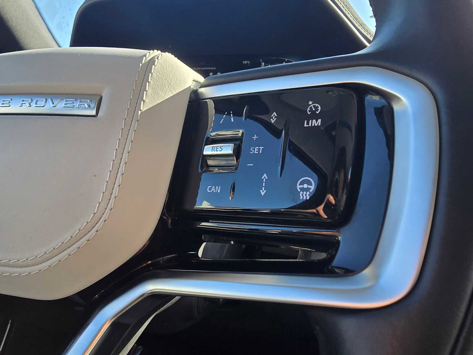 Used 2024 Land Rover Range Rover Sport SE image 31