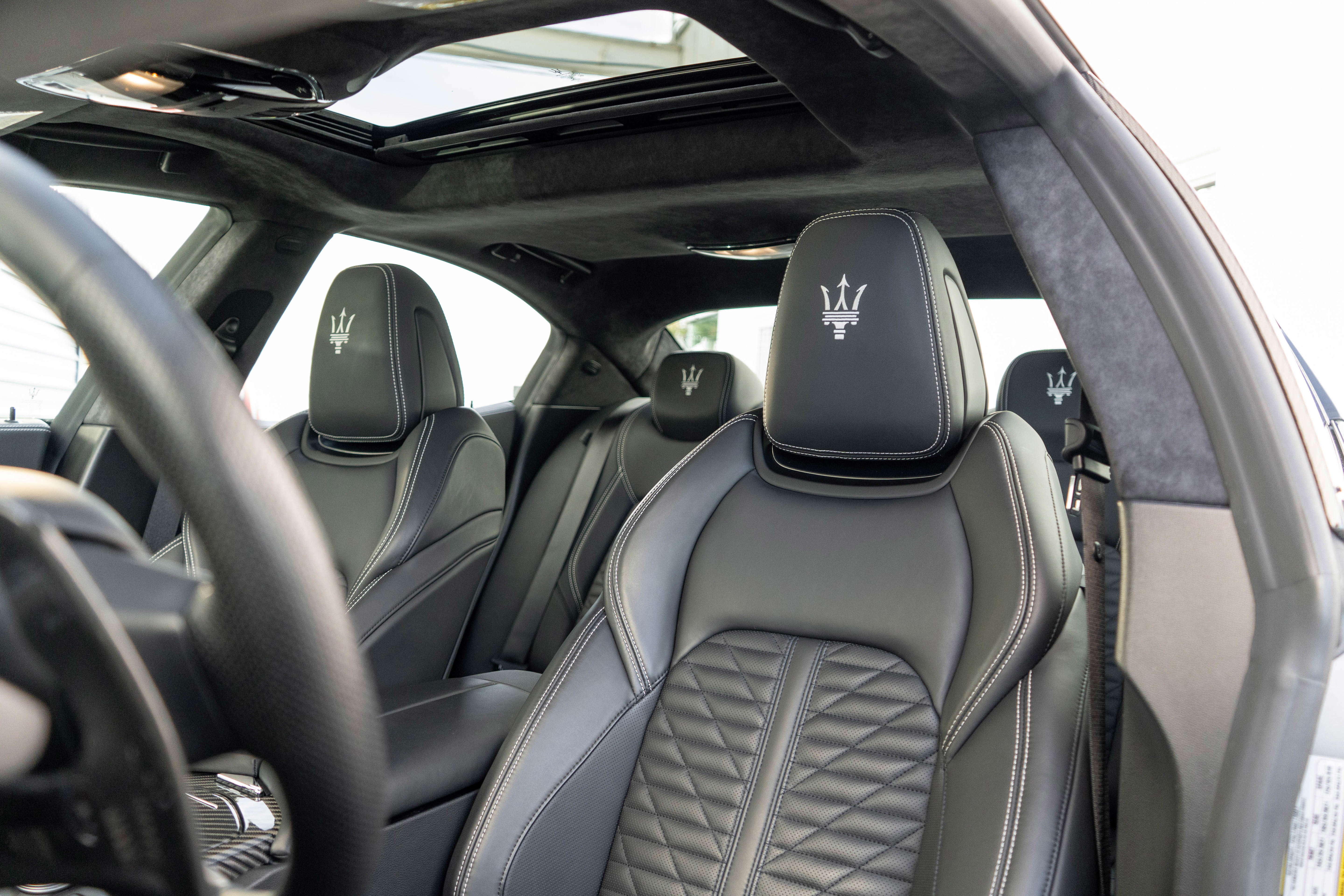 Used 2022 Maserati Ghibli Trofeo image 9