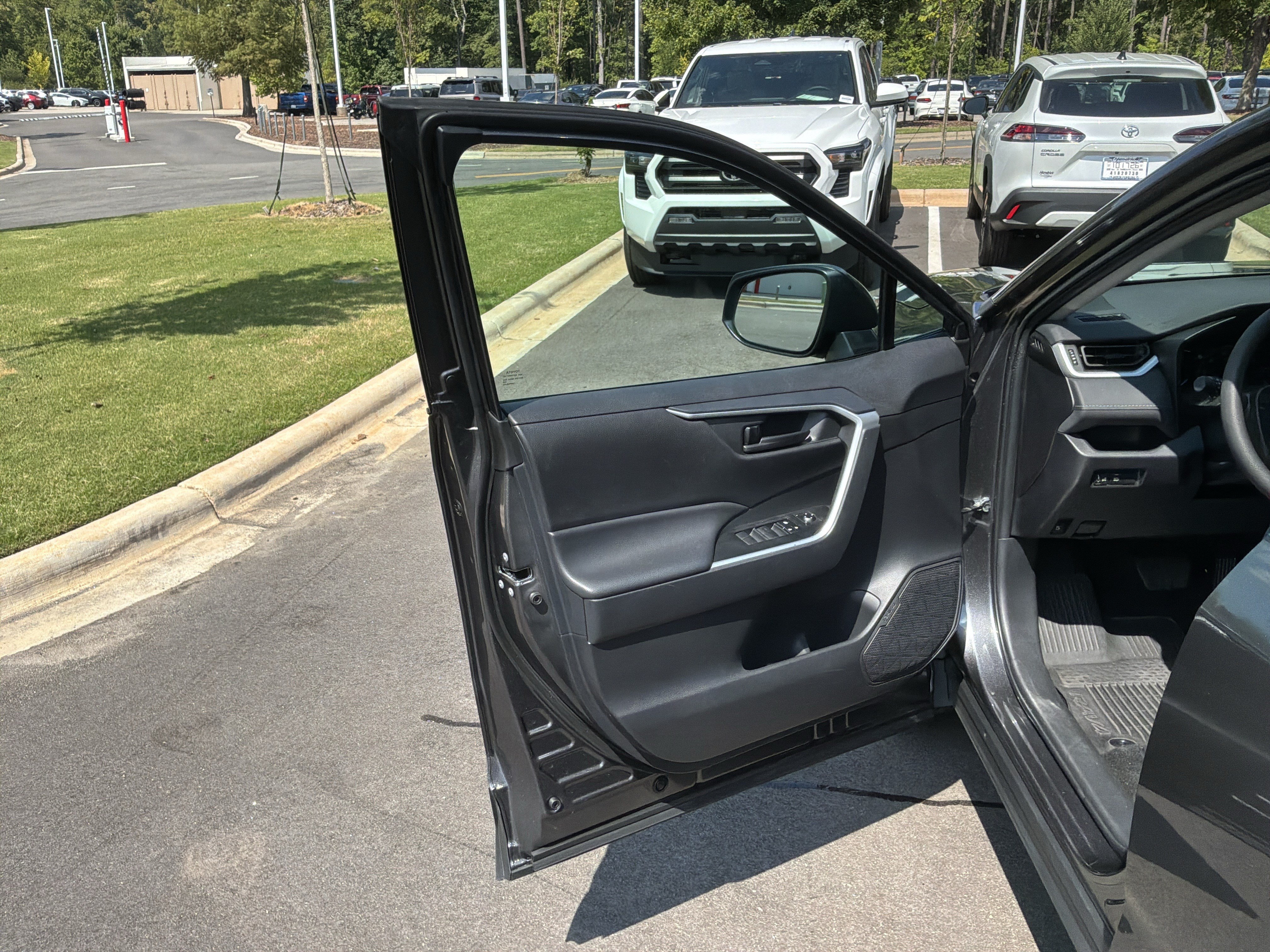 Used 2024 Toyota RAV4 LE AWD/4WD image 14