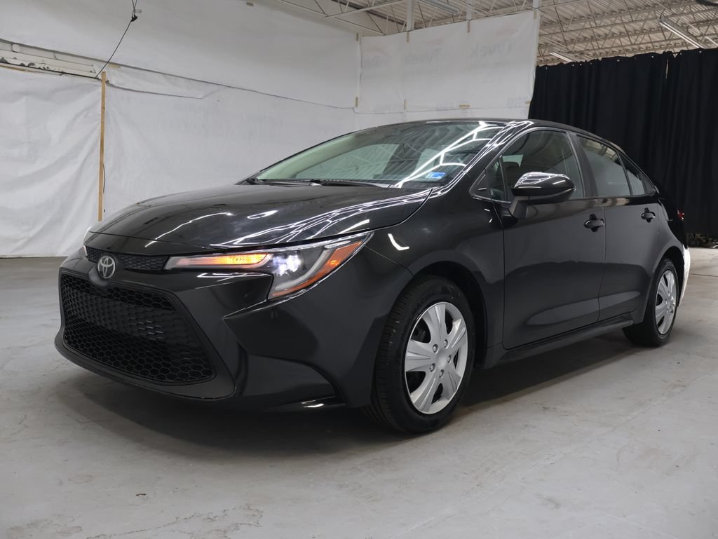 Used 2022 Toyota Corolla LE FWD image 3