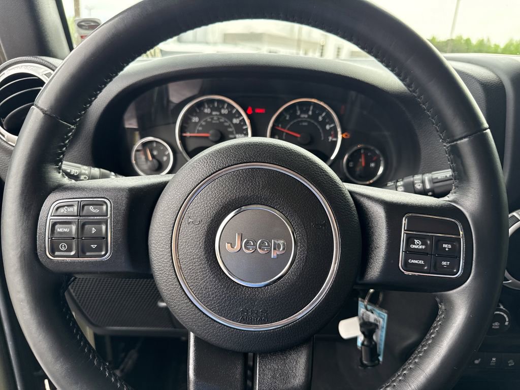 Used 2016 Jeep Wrangler Unlimited Sahara w/ Dual Top Group AWD/4WD image 26