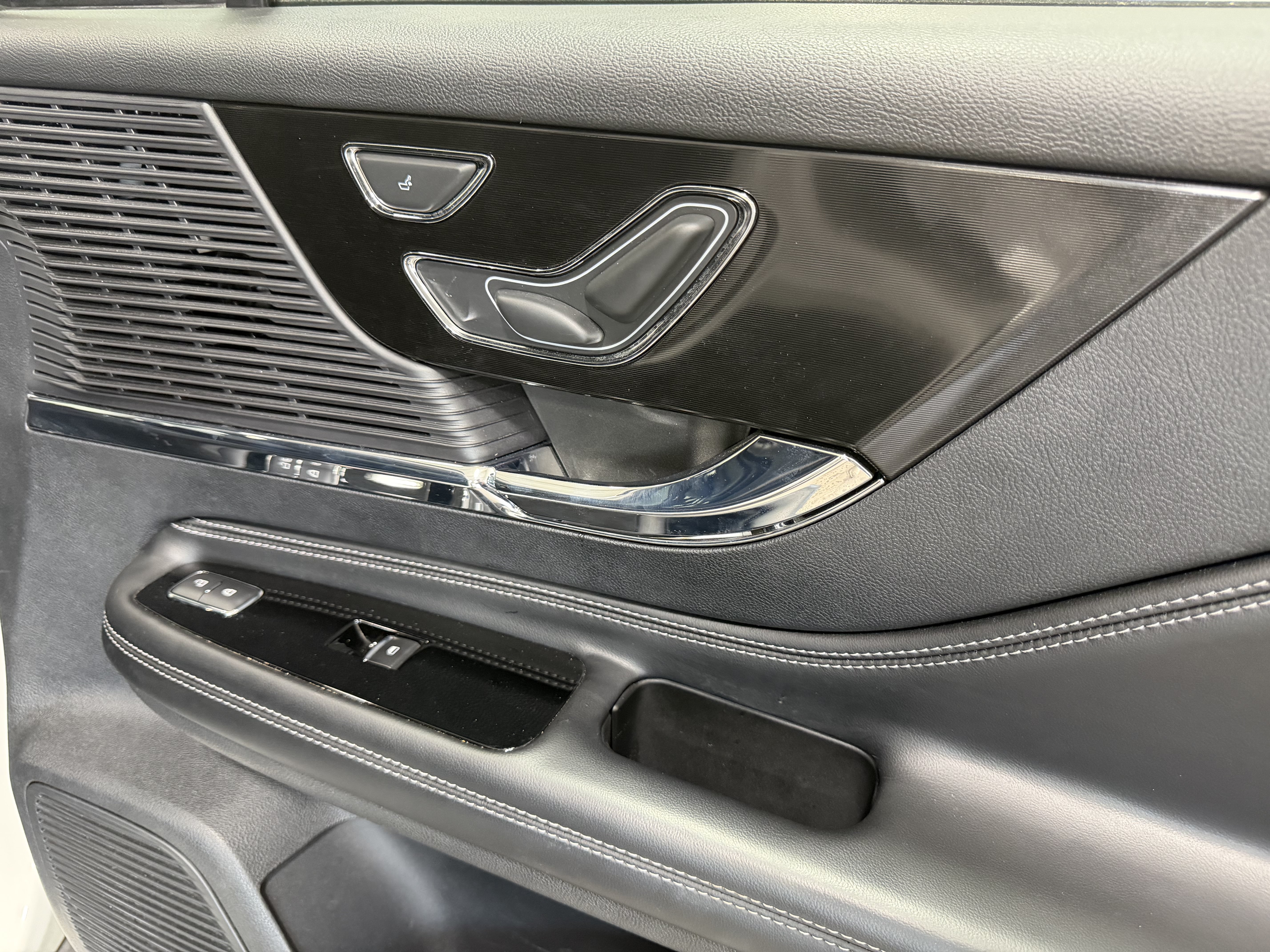 Used 2022 Lincoln Corsair AWD w/ Premium Package image 22