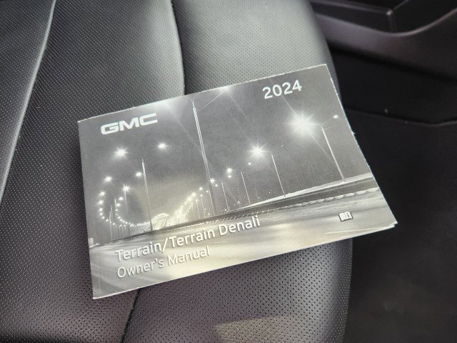 Used 2024 GMC Terrain SLT image 15