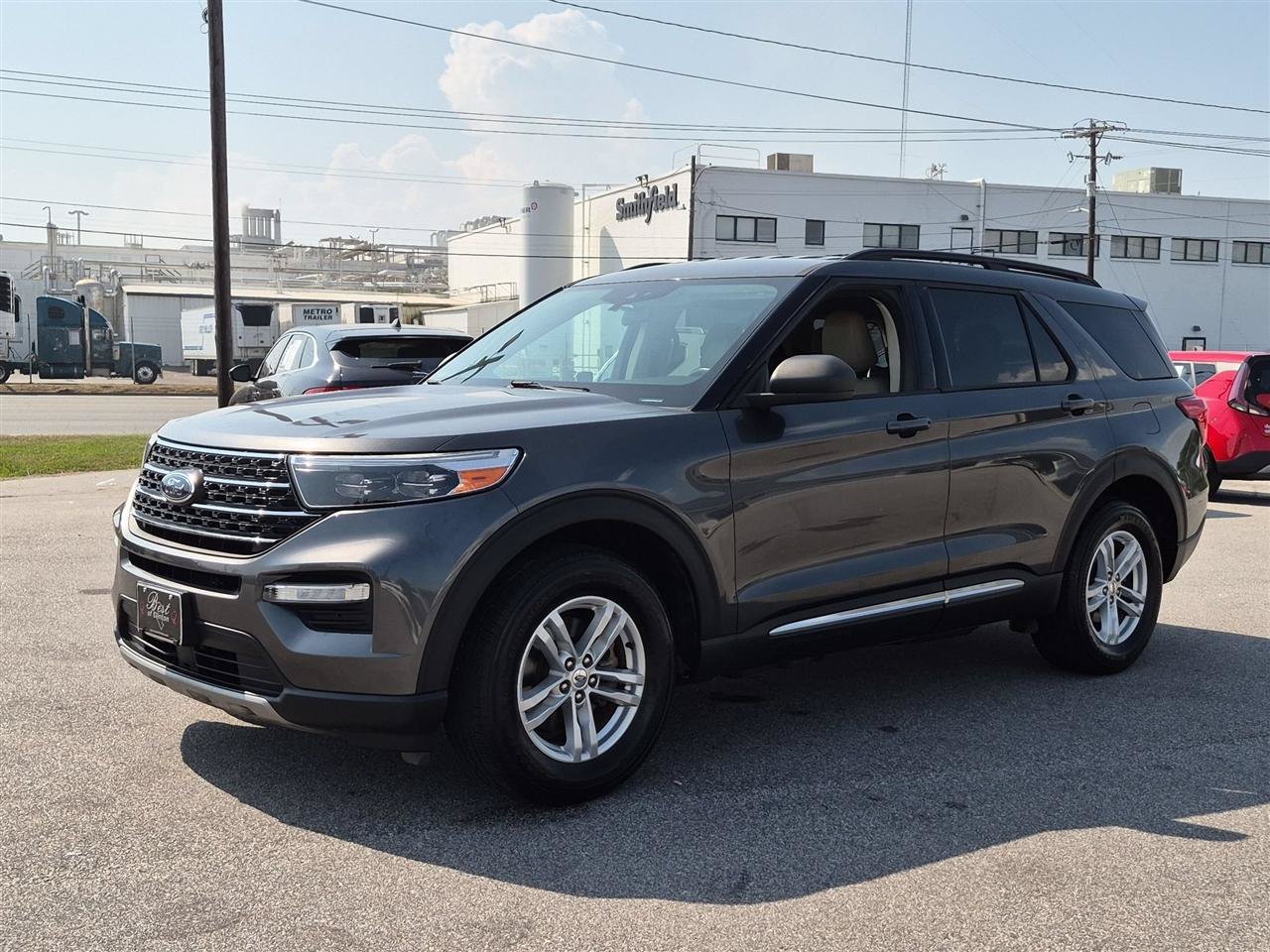 Used 2020 Ford Explorer XLT w/ Equipment Group 202A AWD/4WD image 7