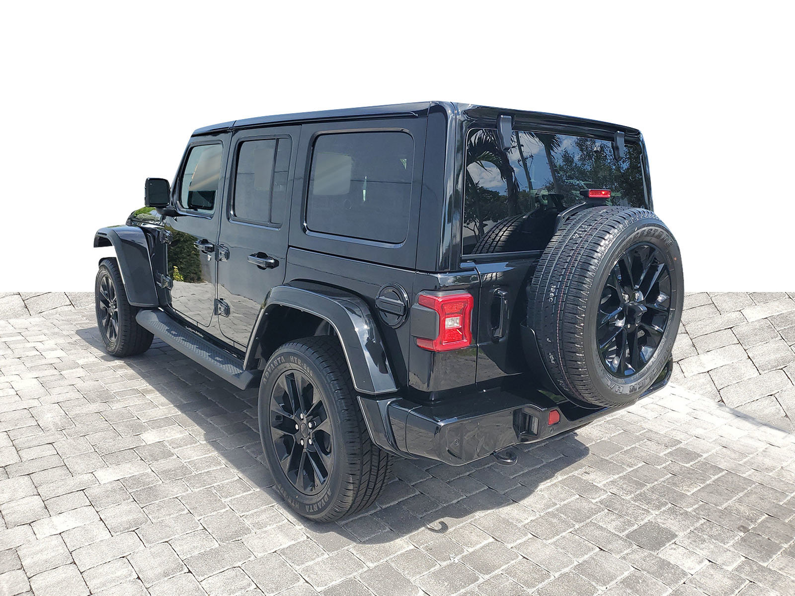 Used 2022 Jeep Wrangler Unlimited Sahara image 3