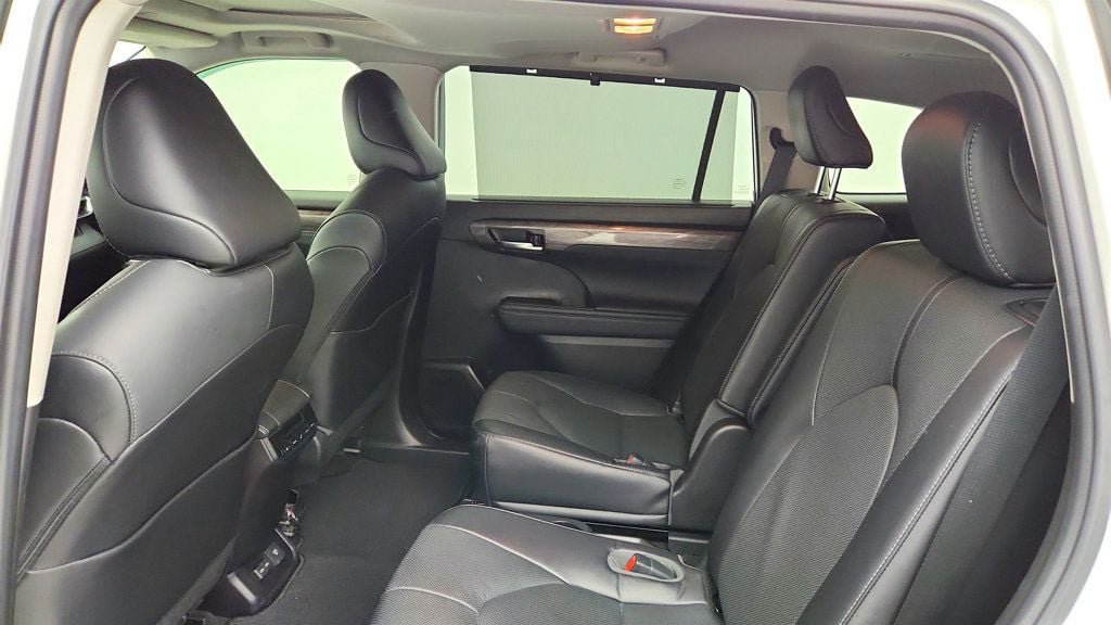 Used 2023 Toyota Highlander Limited AWD/4WD image 21