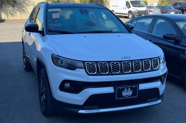 Used 2025 Jeep Compass Limited AWD/4WD image 2