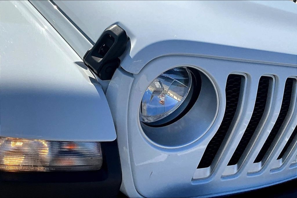Used 2021 Jeep Wrangler Unlimited Sahara w/ Uconnect 4C Nav & Sound Group AWD/4WD image 21