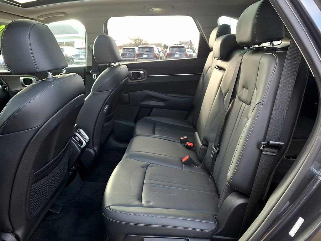 Certified 2022 Kia Sorento S w/ Panoramic Sunroof Package image 10