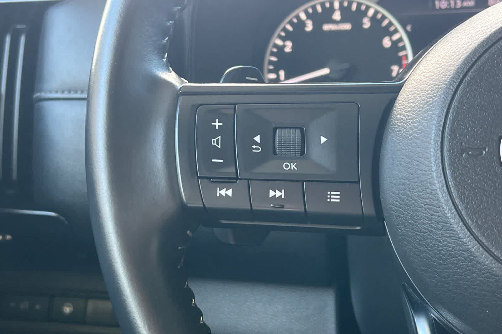 Certified 2024 Nissan Pathfinder SV FWD image 31