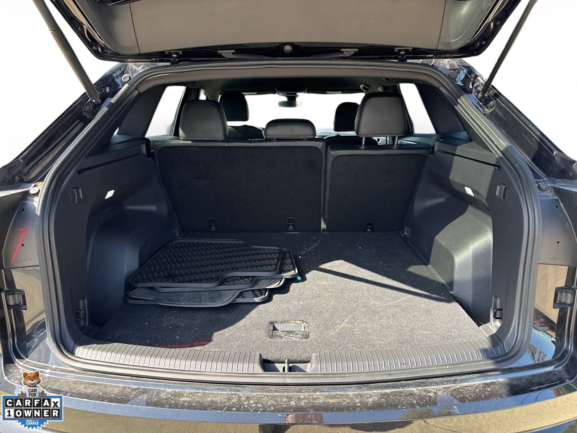 Used 2024 Volkswagen Atlas Cross Sport SE FWD image 19