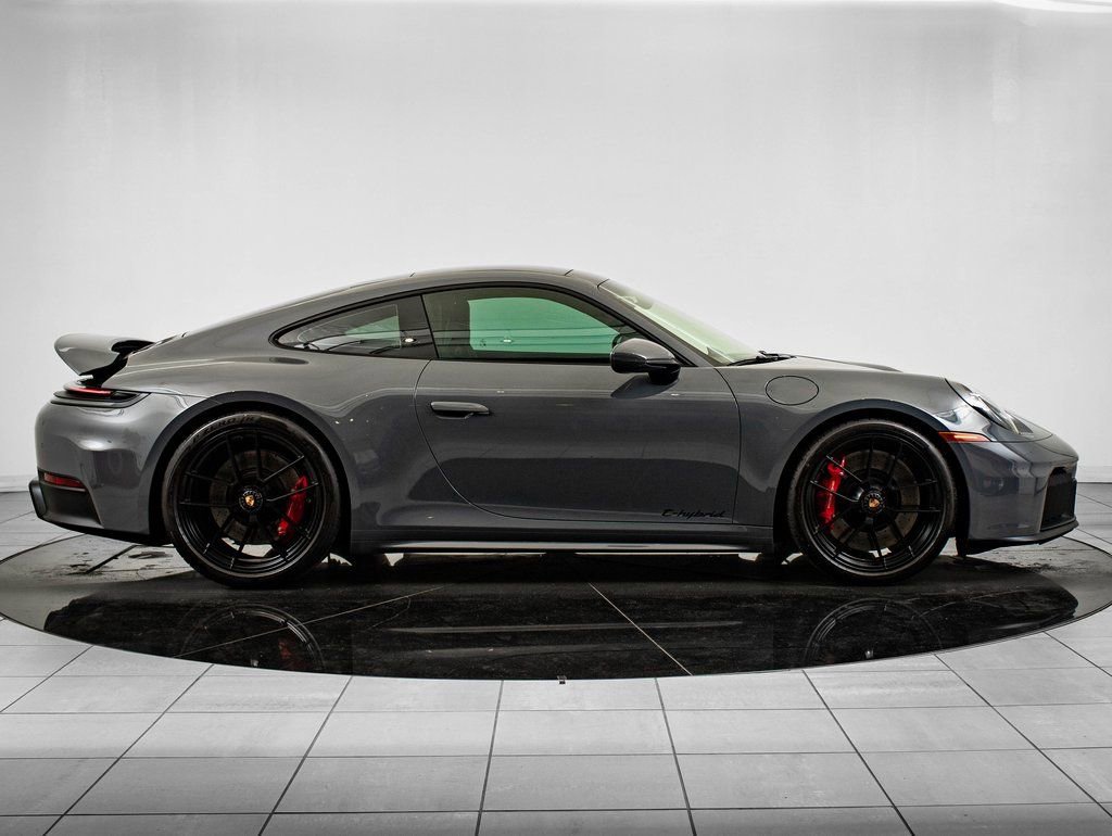 Certified 2025 Porsche 911 Carrera GTS RWD image 9