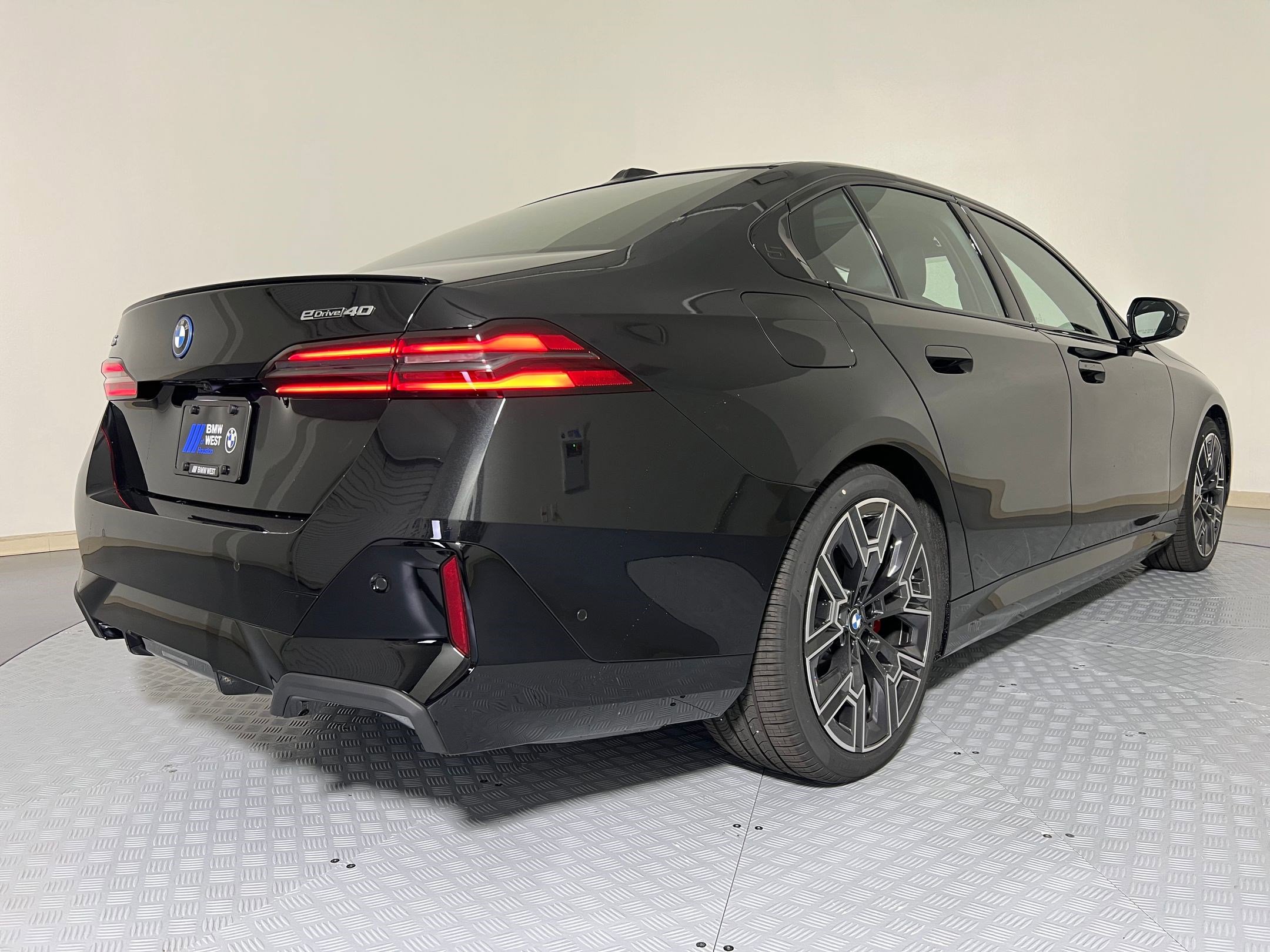 New 2026 BMW i5 eDrive40 w/ M Sport Package RWD image 9