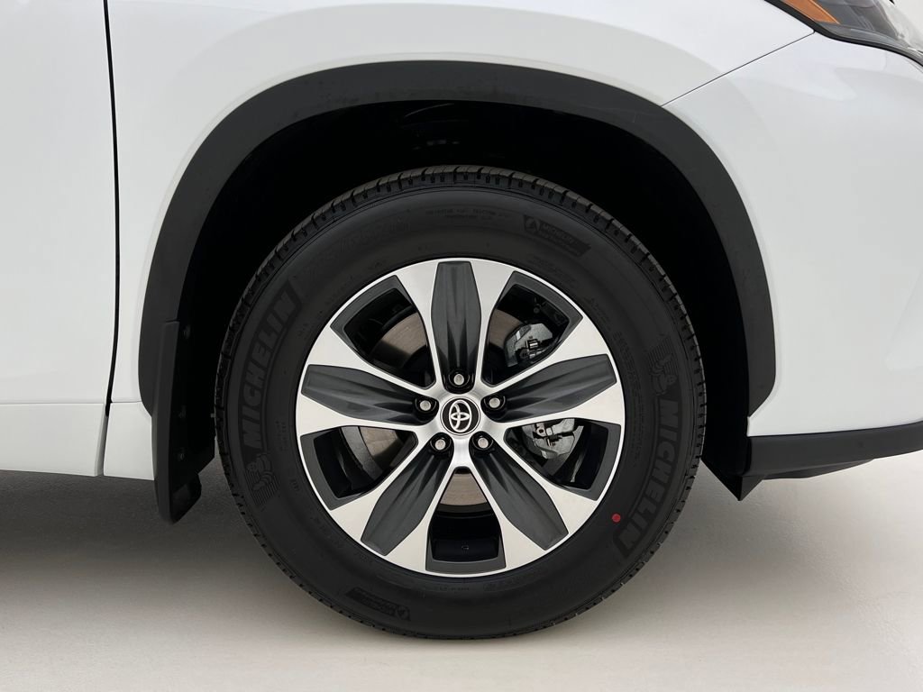 Used 2026 Toyota Highlander XLE image 29